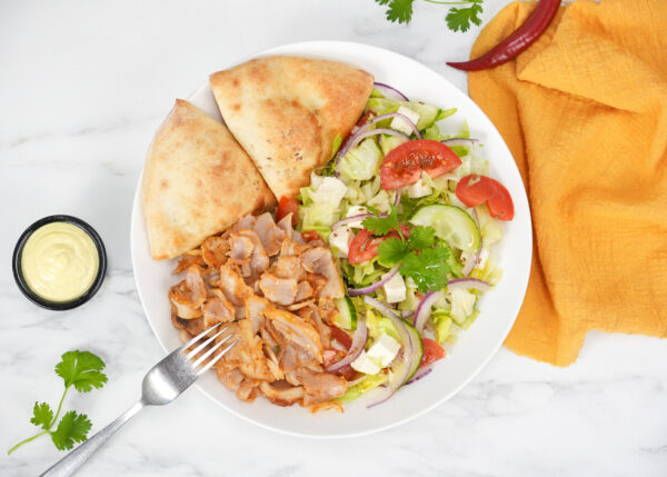 Kebab salaatilla
